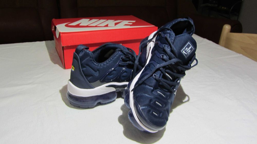 Adidasi Nike Air Vapormax Plus marimea  42 noi in cutie