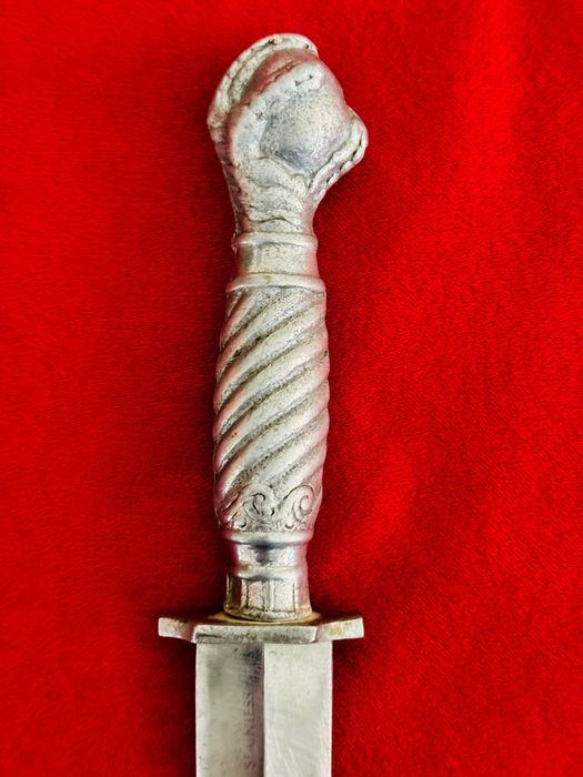 Pumnal german anii 60-70 in conditii bune , lungime 25 cm