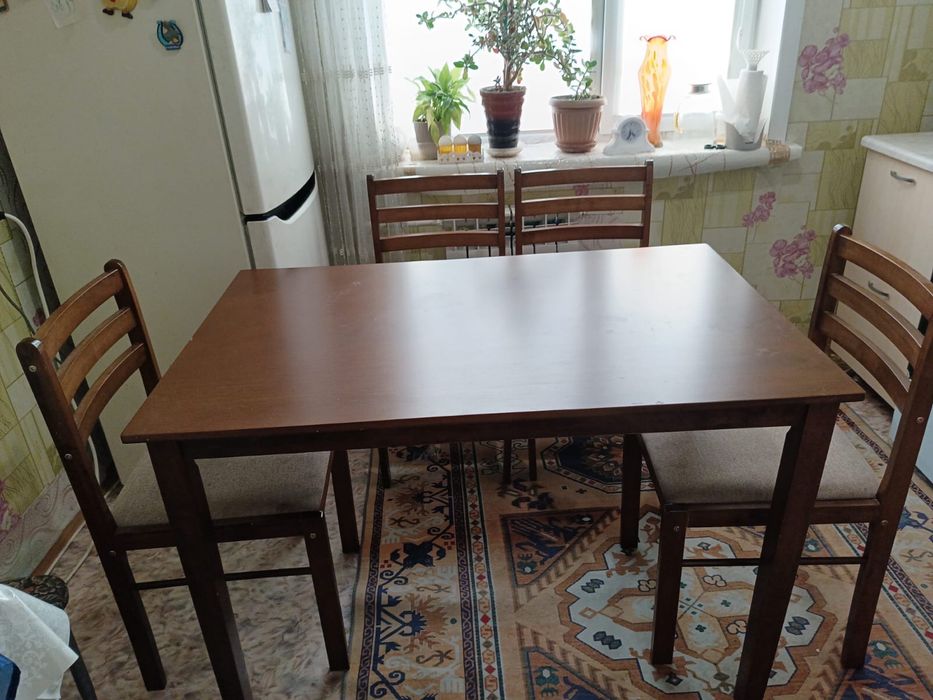 Продам стол и стулья