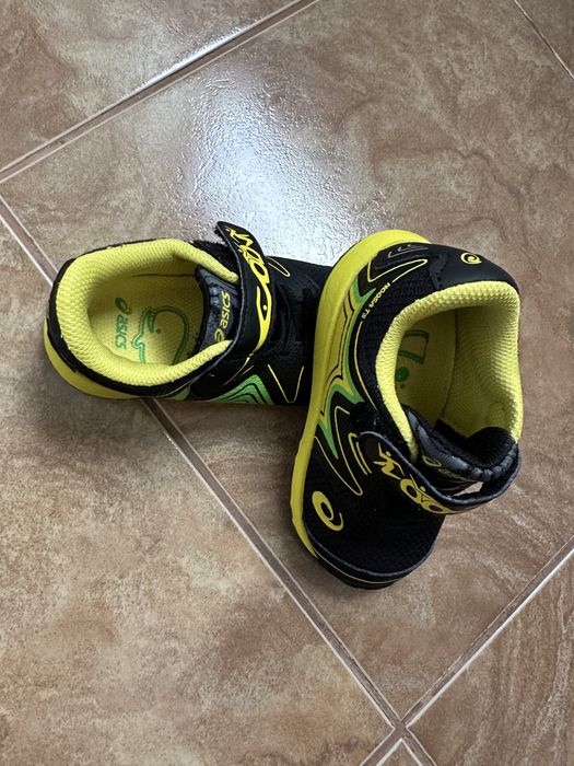 Adidasi copii Asics marimea 23,5