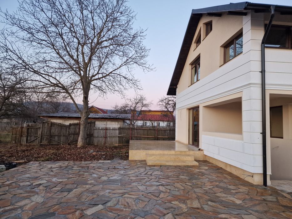 Vând/schimb/închiriez casa noua  tip duplex