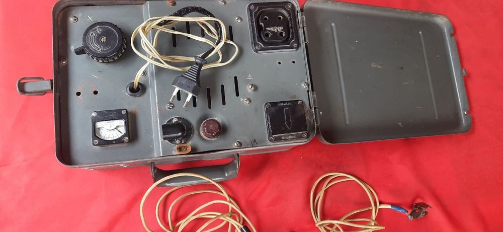 Электрическое зарядное устройство для аккумулятора