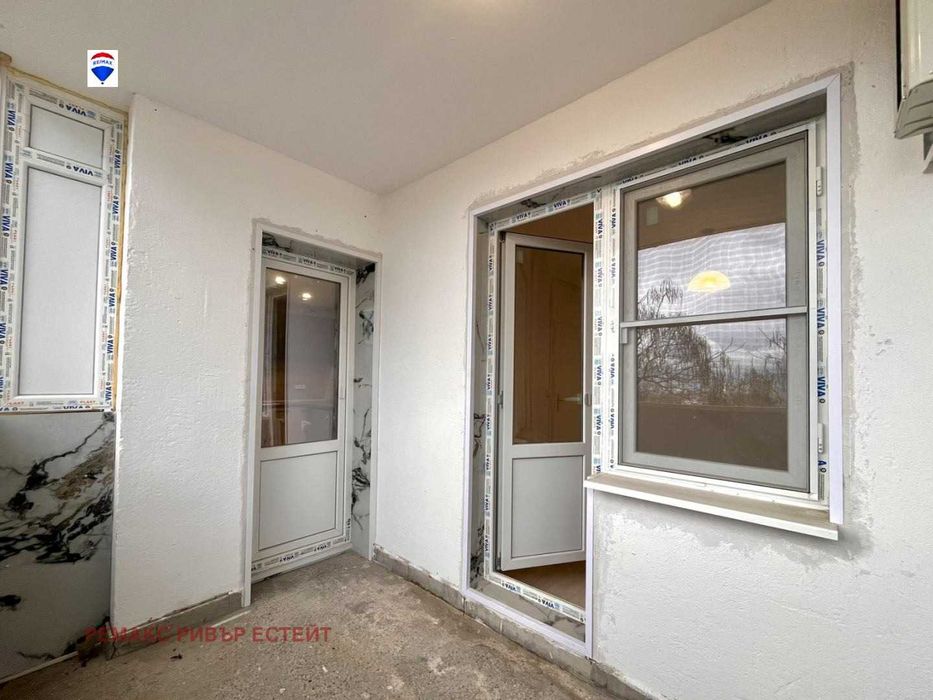 Продава се Тристаен апартамент в Русе, Родина 3 - 92 кв.м за 720 €/кв.м - Снимка #2