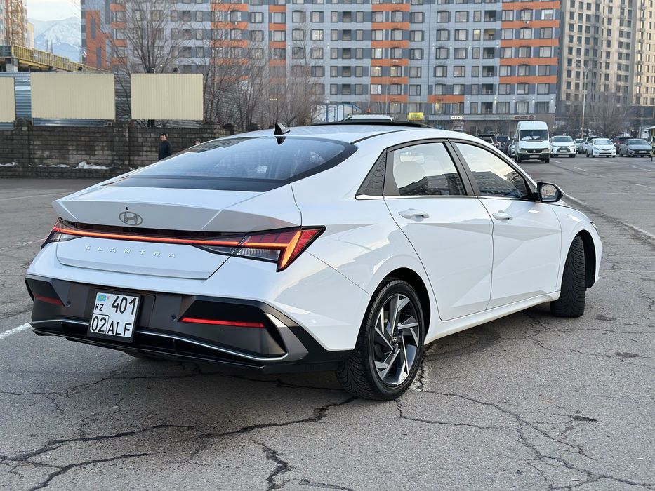 Hyundai Elantra 2024