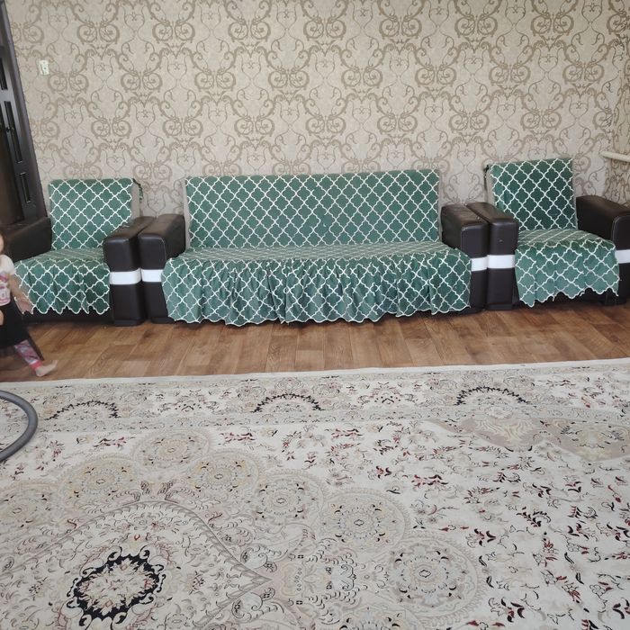 Диван екі орындығымен бар