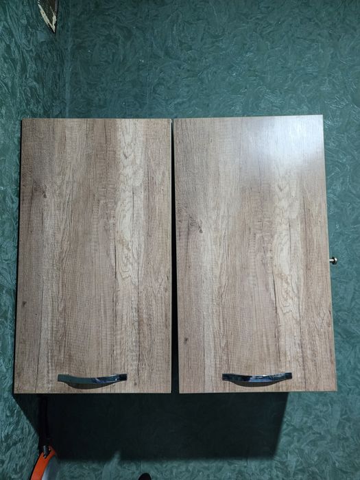 Кухонный подвесной  шкаф( 2штуки) Срочно