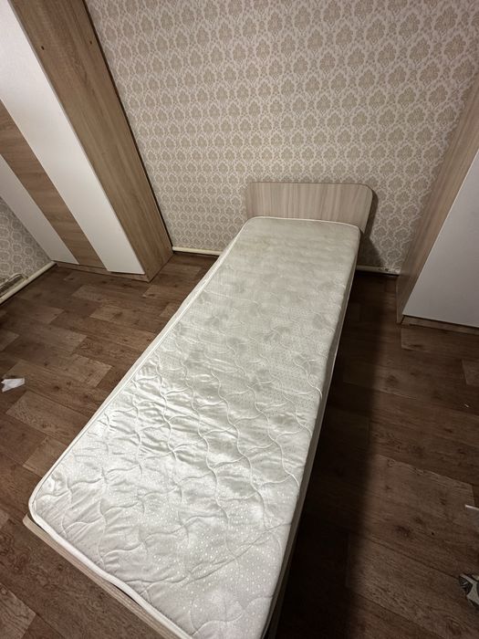 Продам кровать с матрасом