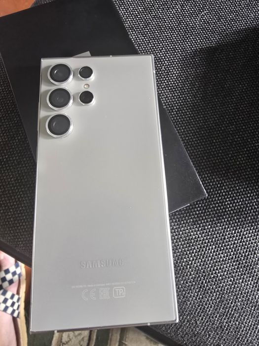 Сасмсунг галакси s24 ультра.