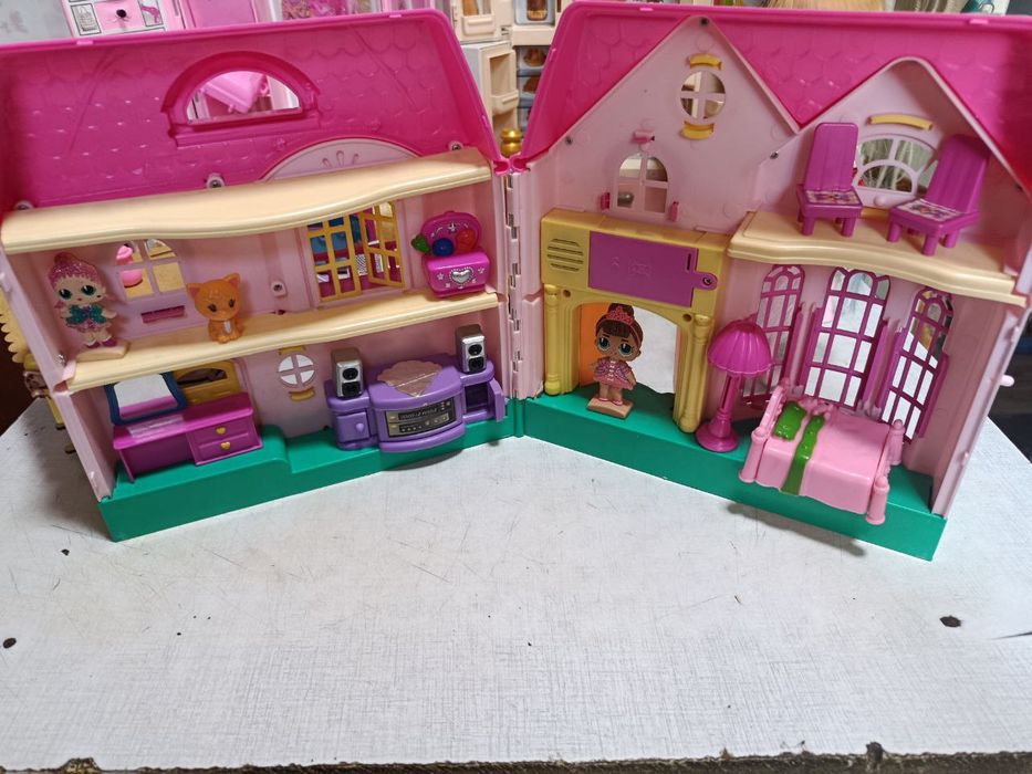 Продаеться Все для девочки