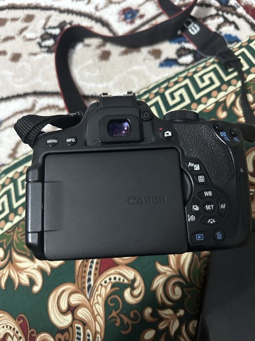 Продам Canon 750D