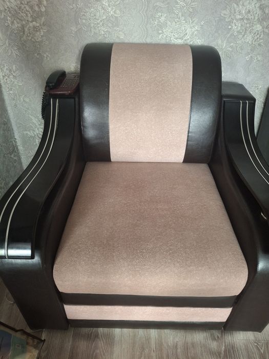 Продам  два кресла