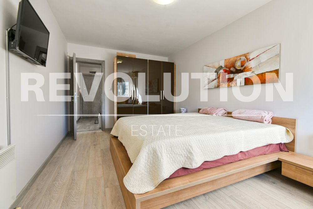 Четиристаен апартамент в ж.к. Зона Б-18.