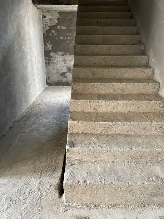 Продам Дом коробку,5,5 соток земли, на Луначарском!