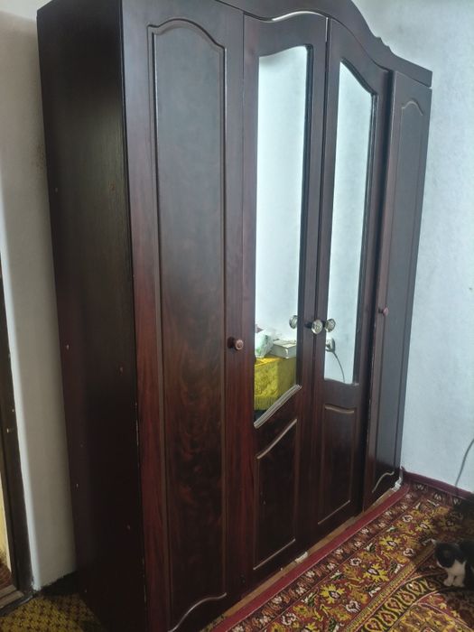 Spalniy va shkaf sotiladi