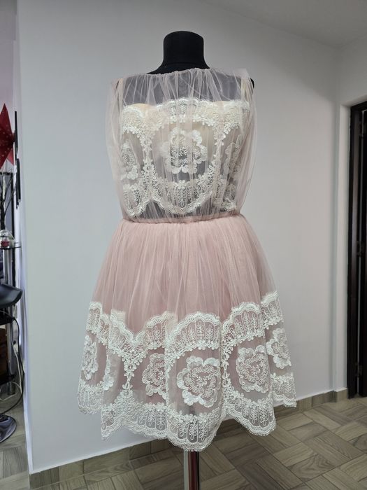 Rochie superba dantela si tull, model de printesa  cu design femini  si rafinat