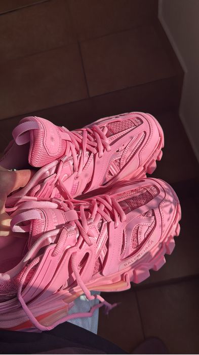 balenciaga track uri roz