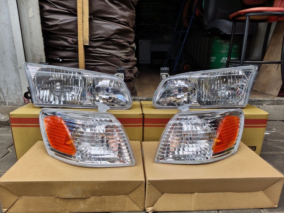 Камри 25 фара американец