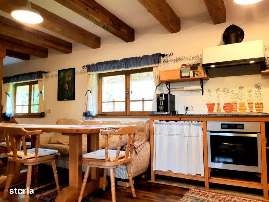 Casa rustica, exclusivista, 5 camere, 170 mp utili, 550 mp teren, Sali