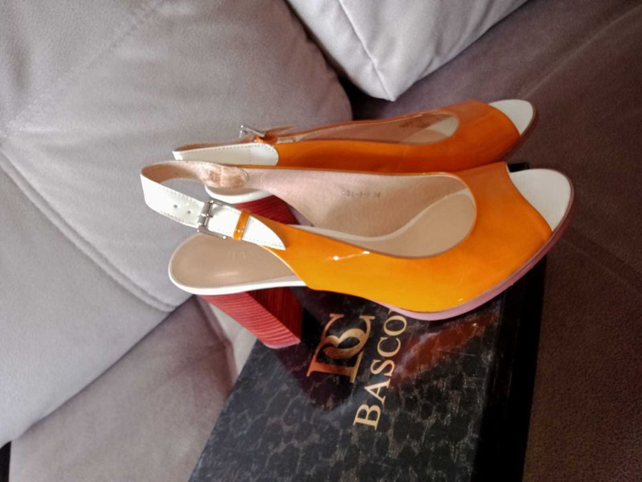 Продам женские туфли