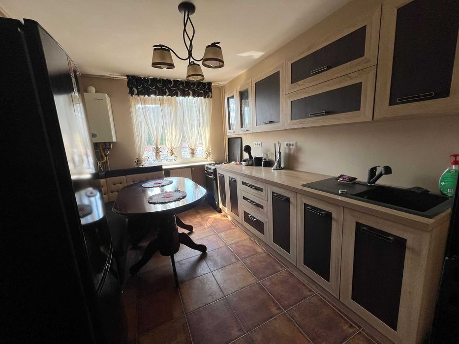 Apartament cu 3 camere complet renovat et.8  !