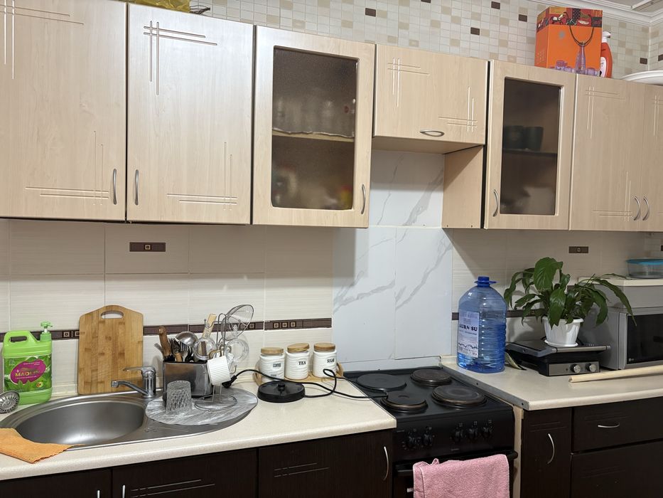 Кухонный шкаф состояние нормальное. Символическая цена. Может нужен