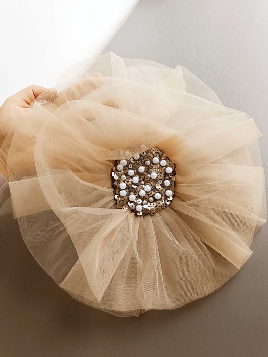 Accesoriu tip broșă