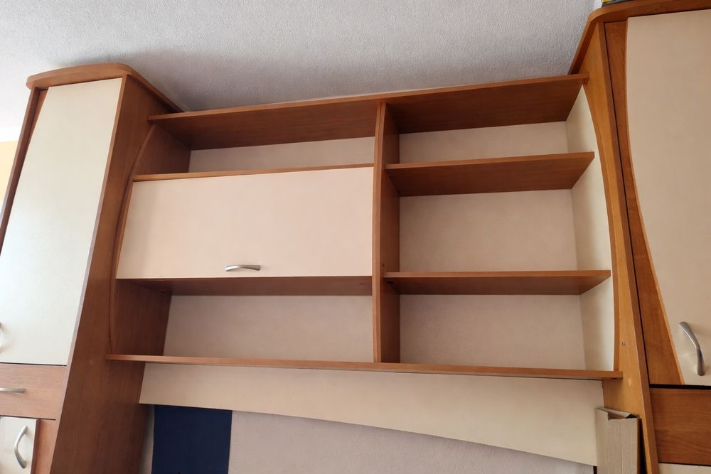 Навесная полка для книг