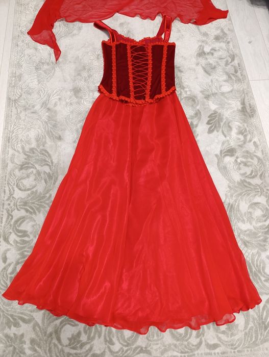 Rochie cu corset roșu