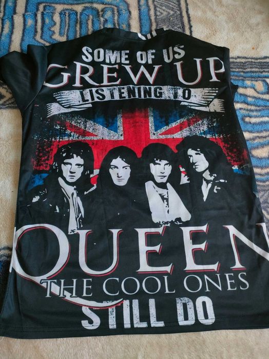 Tricou                Queen