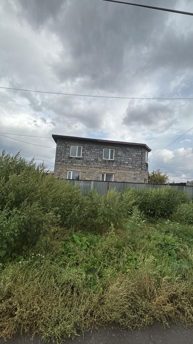 Коттедж үй сатылады тез арада,саудаласамыз варианттар бар,