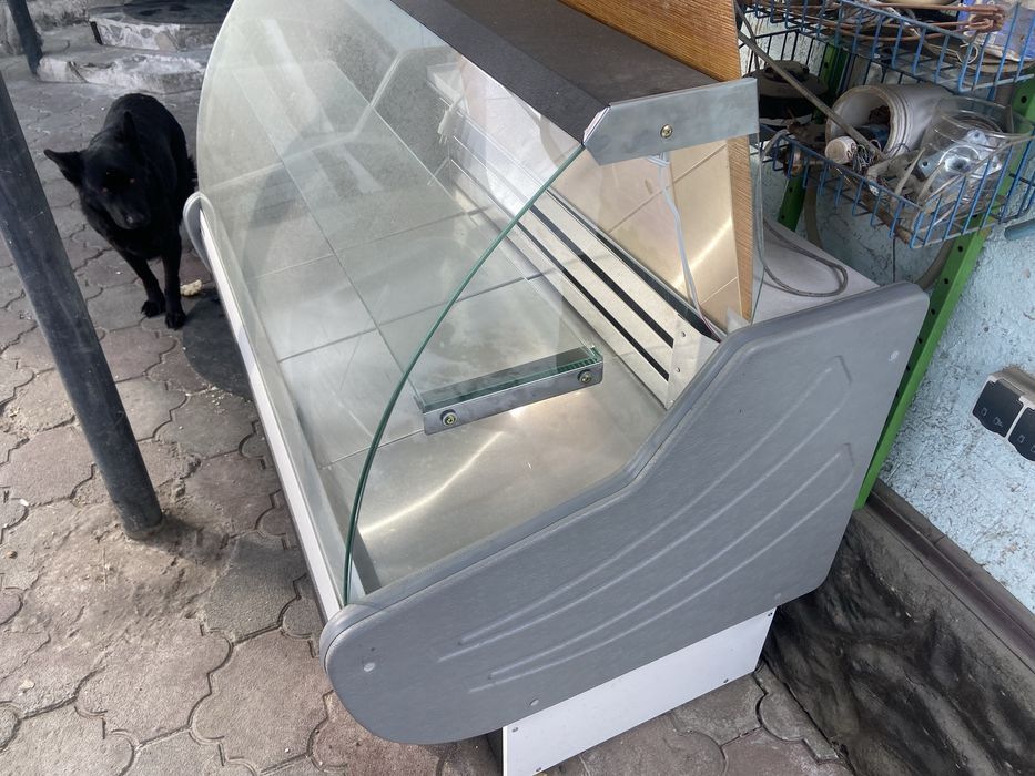 Продам витринный холодильник