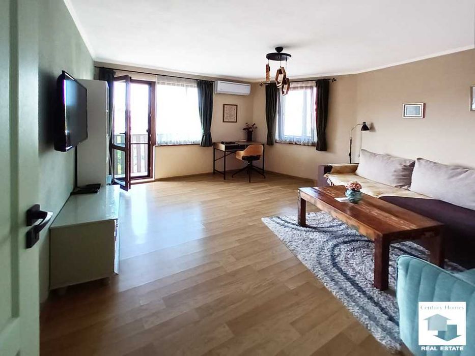 104952 Панорамен тристаен апартамент в центъра на В. Търново