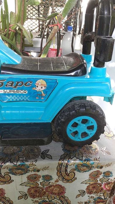 Синий эксковатор игрушка