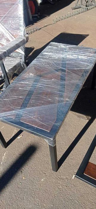 Металическа маса от метал и бук