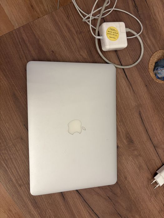 Apple MacBook Air 13″ (Mid 2012) A1466
