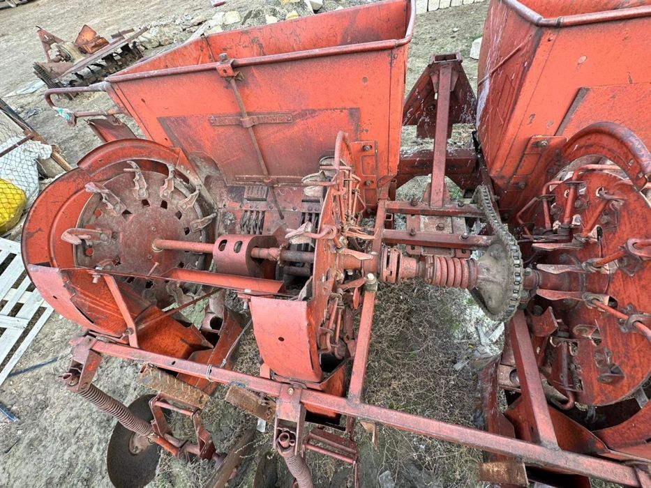 Картофельная сеялка