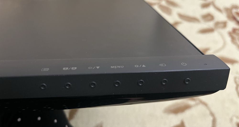 Монитор ASUS в хорошем состоянии