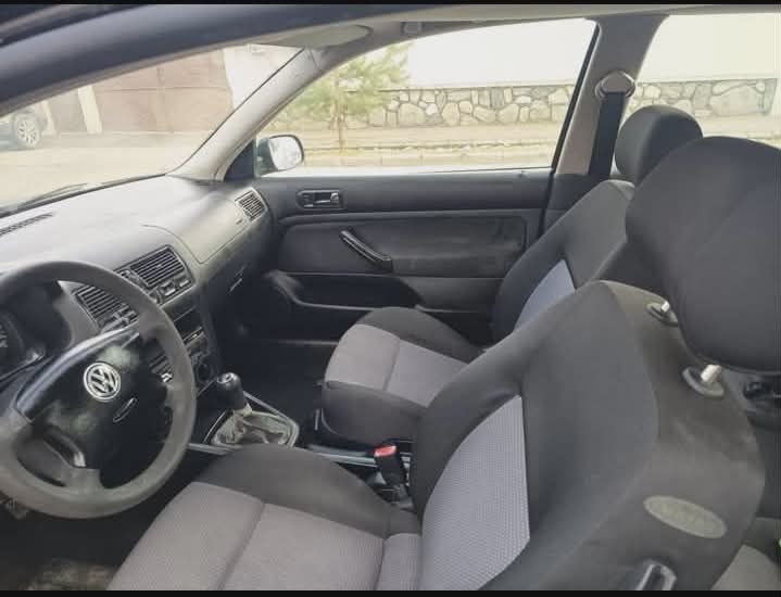 Vand golf 4 1.9 disel 101 cai itp si asigurare valabile an 2003