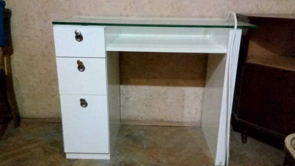 Маса / Бюро за маникюр