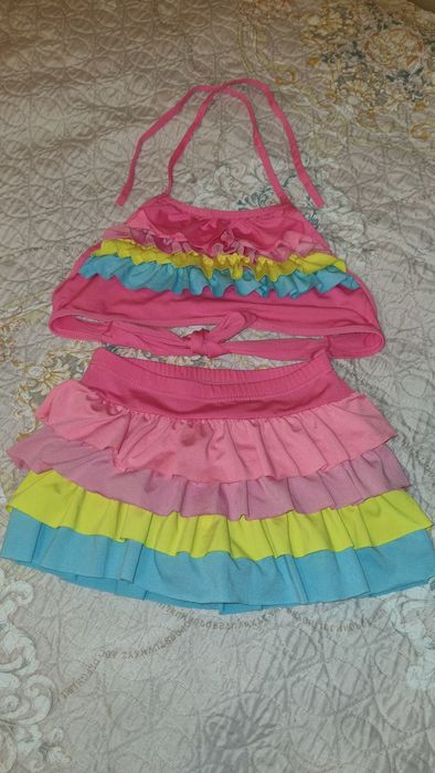 Продам купальники для девочек