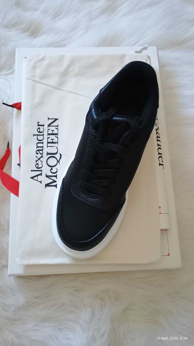 Adidași MaQueen piele