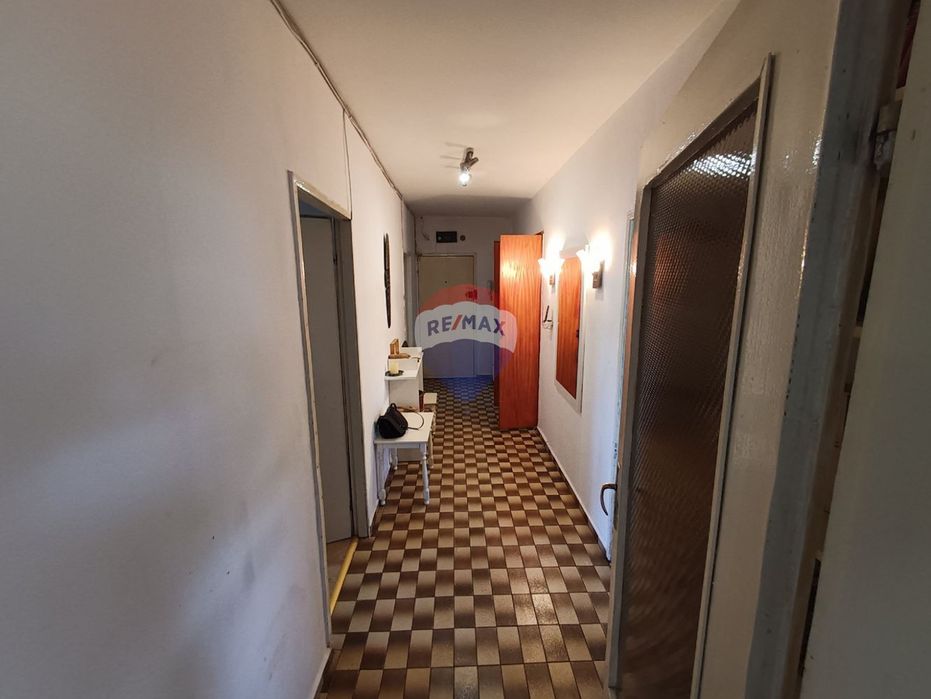 Продава се Тристаен апартамент в Шумен, Център - 107 кв.м за 1001 €/кв.м - Снимка #7