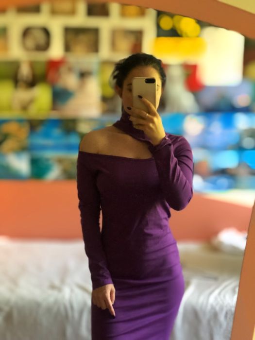 Rochie stramta cu taietura in zona umarului