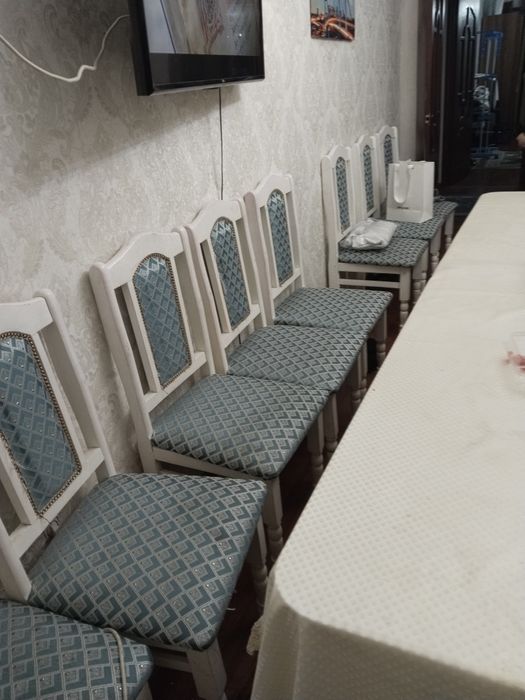 Обеденный стол со стульями