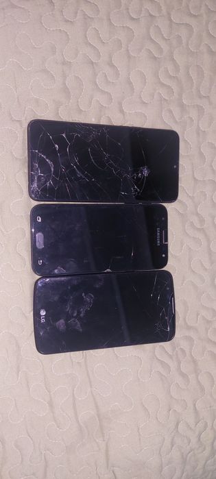 Три телефона не рабочие
