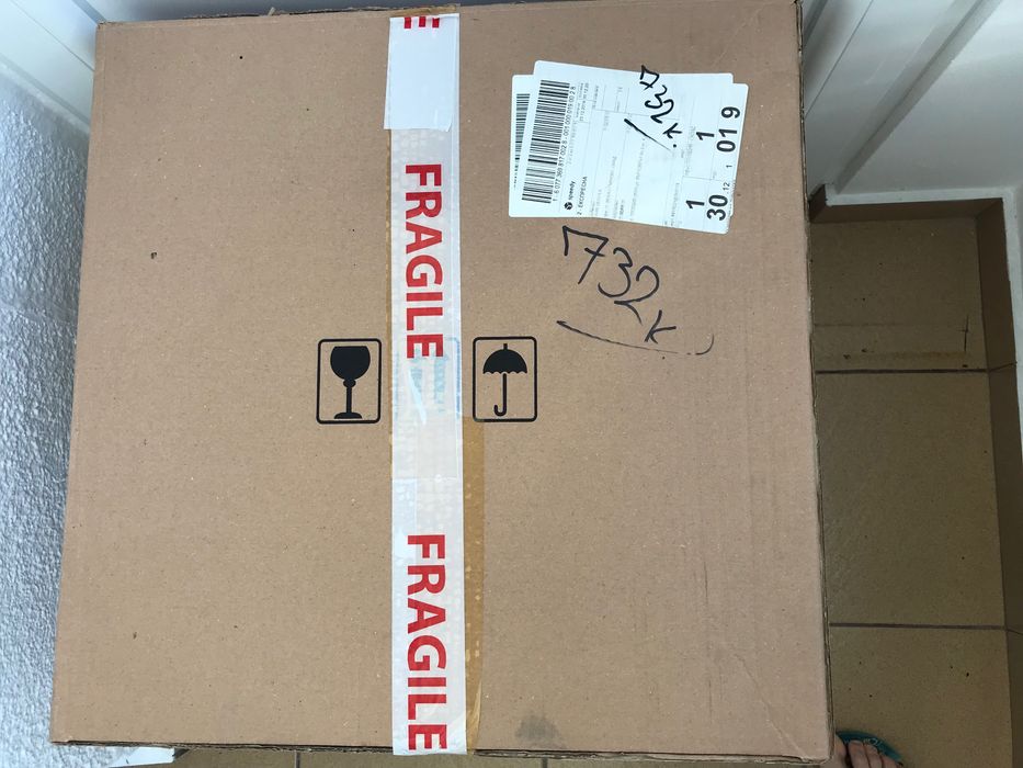 Модерен висящ полилей на верига