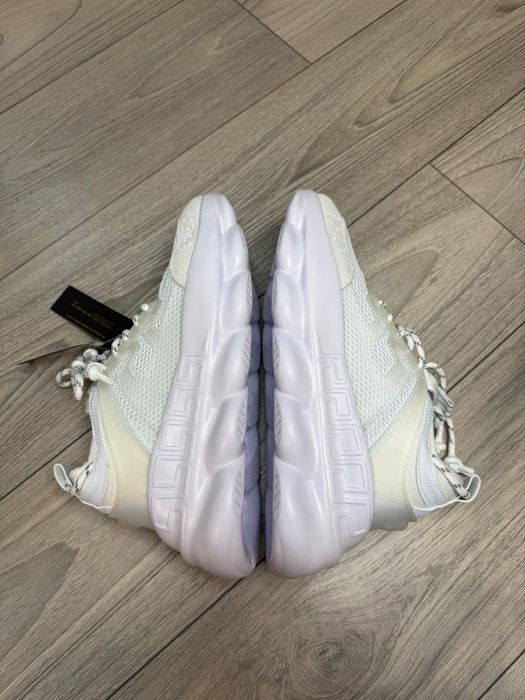 Versace chain reaction