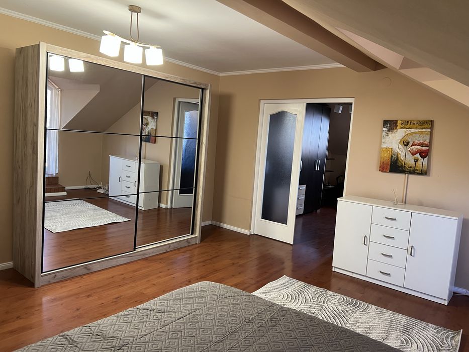 Inchiriez apartament 3 camere in vila