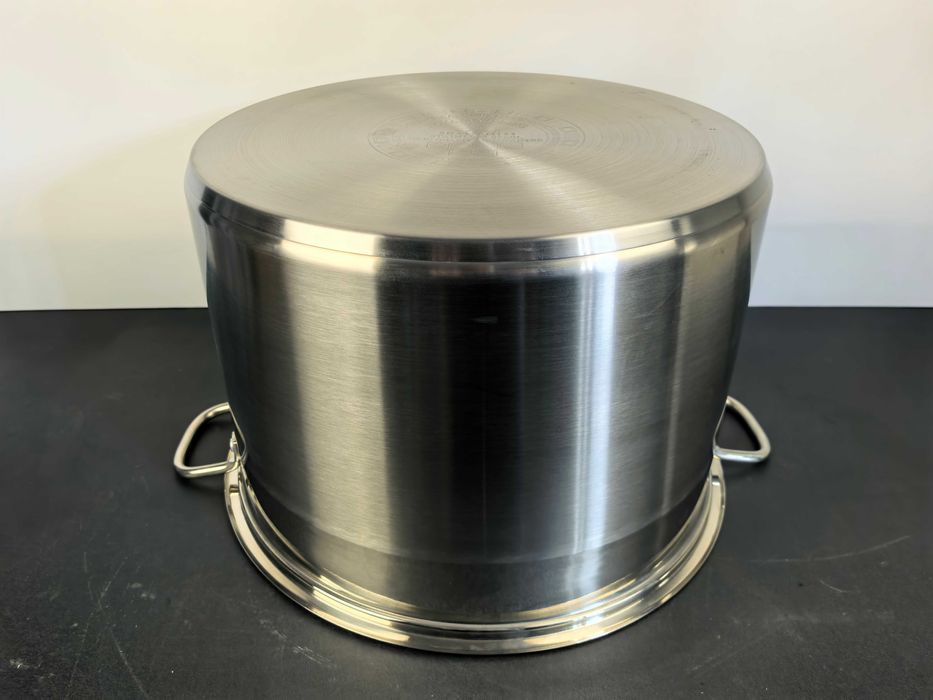 Oala inox 38x26 cm 30 litri cu capac metal 350 lei