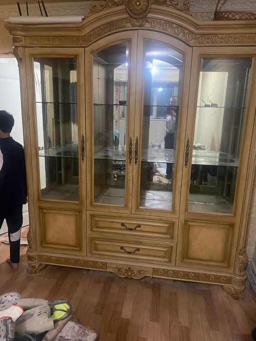 Мебел шкаф сервант  для посуды